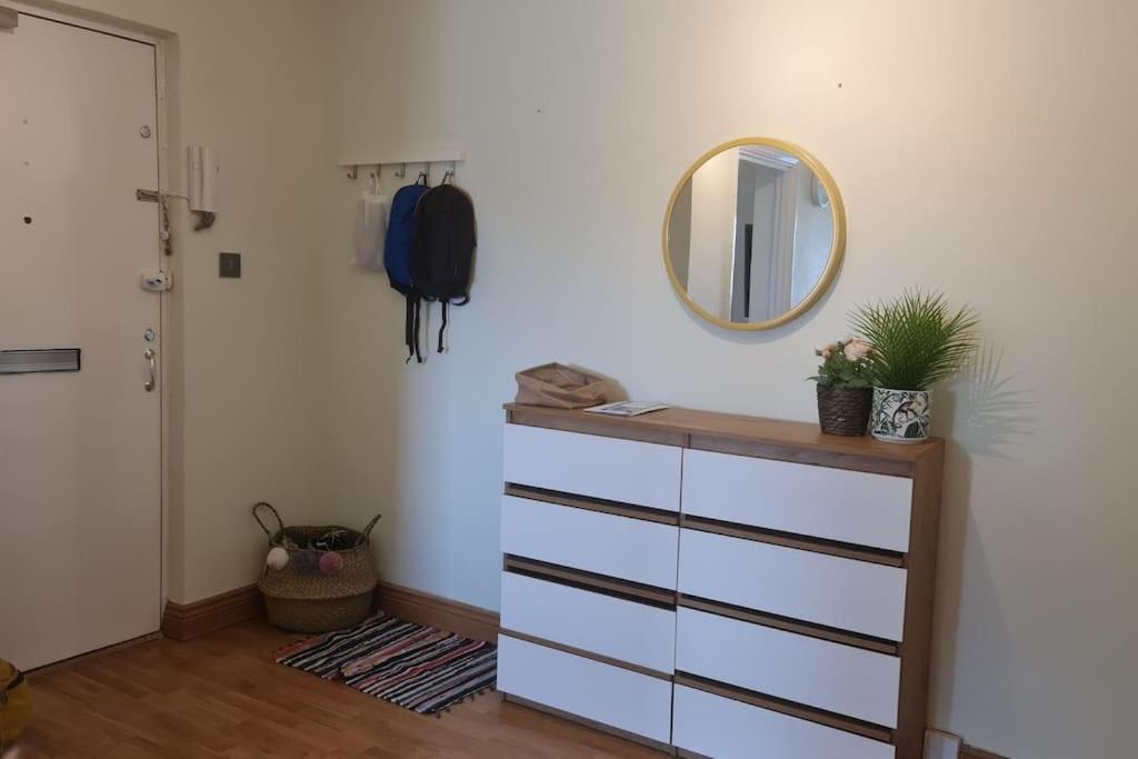 Whetstone Bright & Lovely & Apartment מראה חיצוני תמונה
